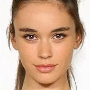  Clara Chaín