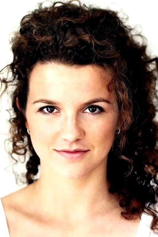  Georgina Hellier