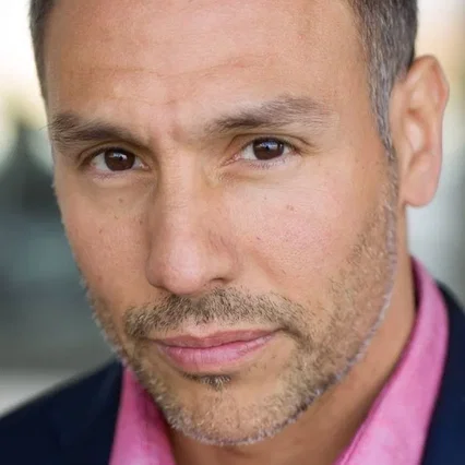  Robert Figueroa