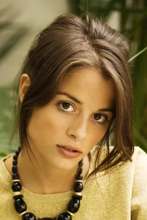  Stephanie Leonidas