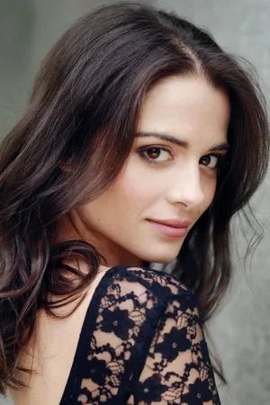  Stephanie Leonidas photo