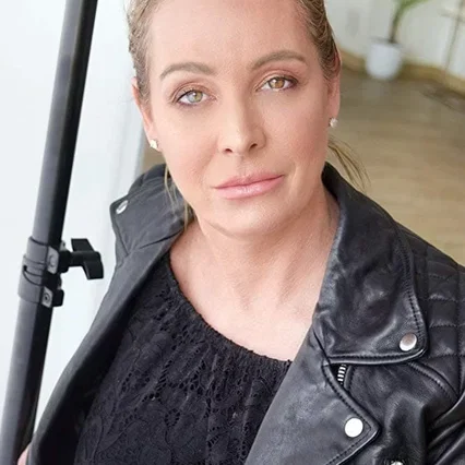  Onalee Ames