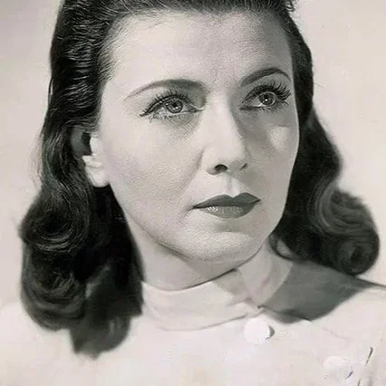  Lenore Aubert