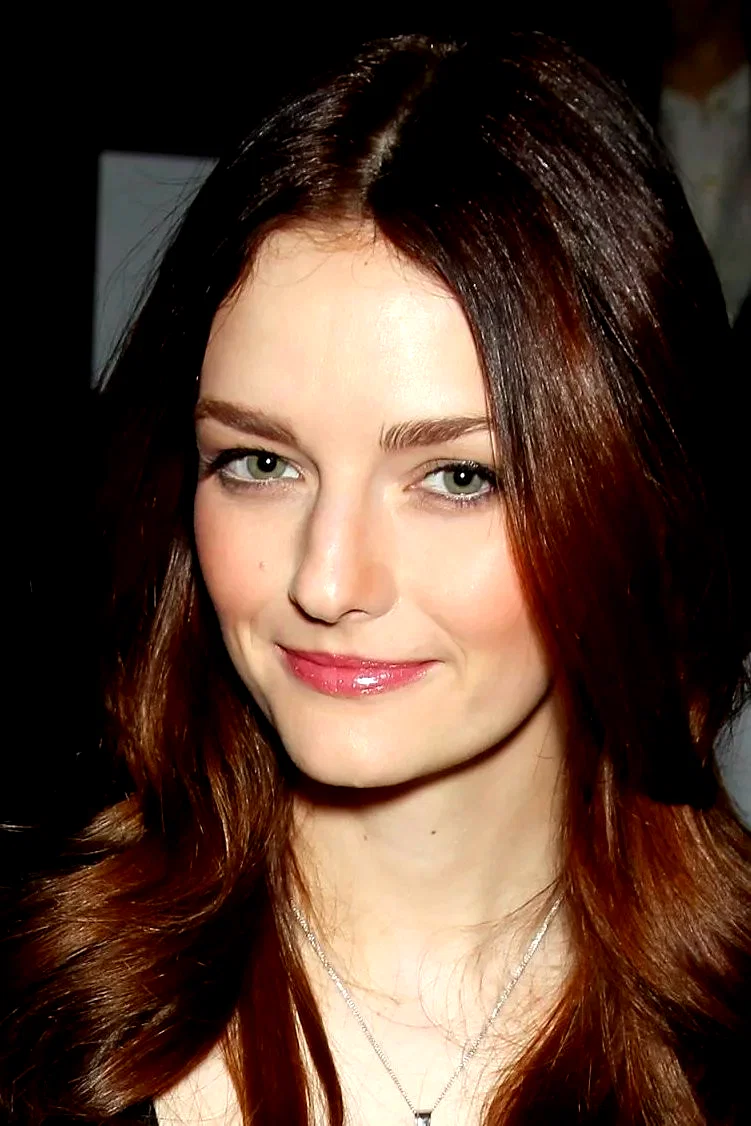  Lydia Hearst