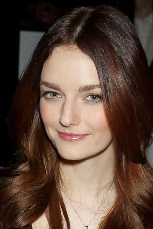  Lydia Hearst