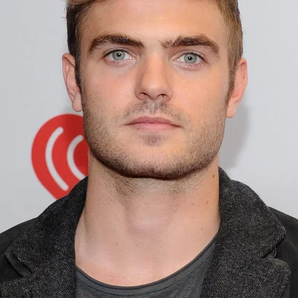 Alex Roe