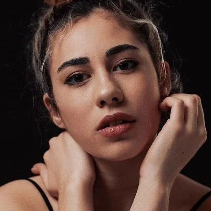  Aina Quiñones