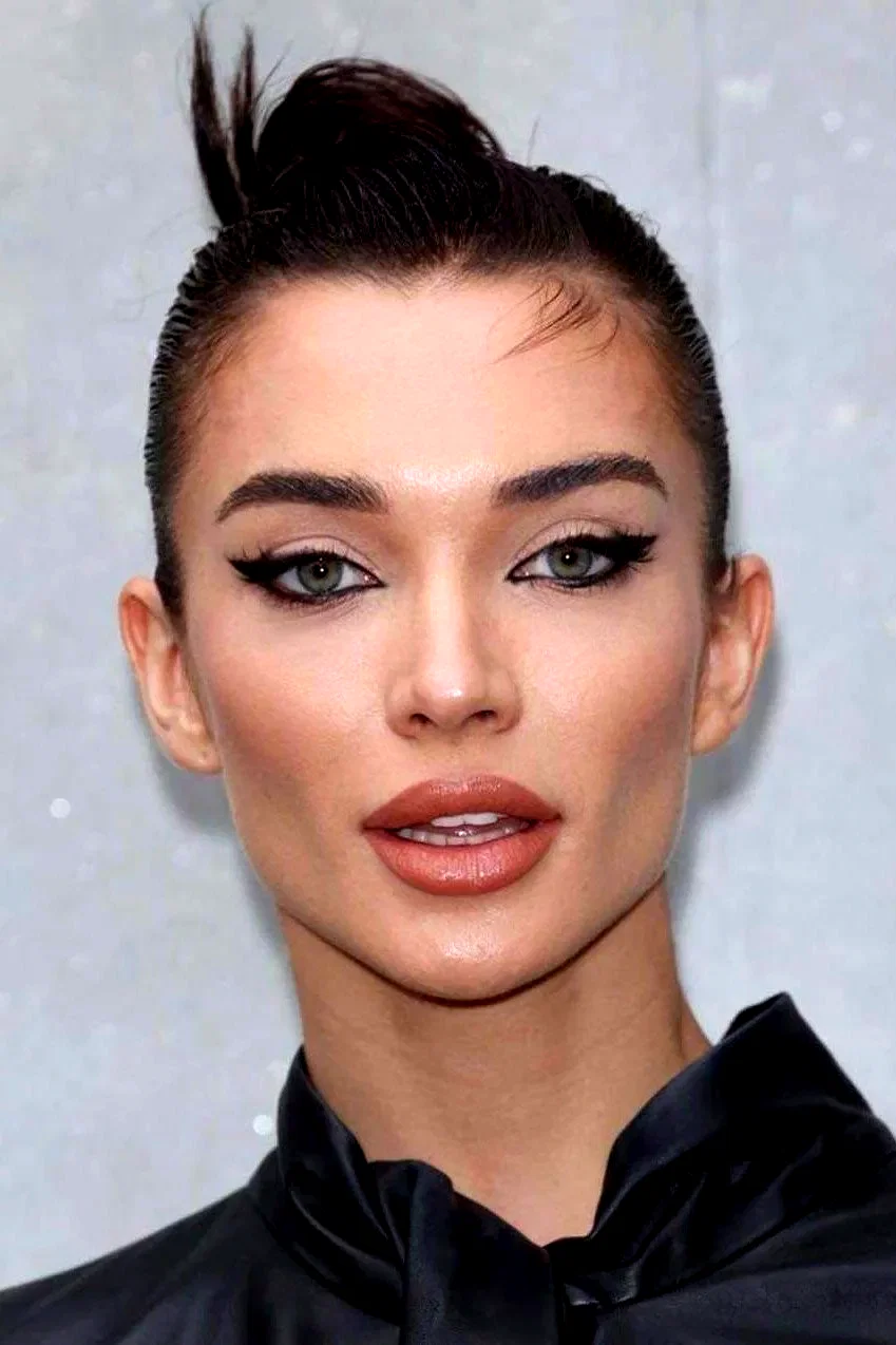  Amy Jackson