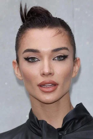  Amy Jackson