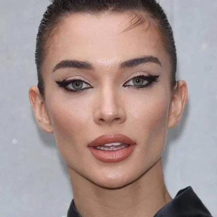  Amy Jackson