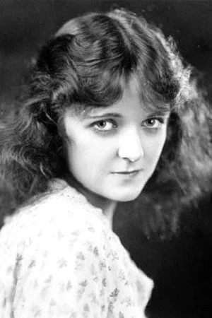  Jean Paige