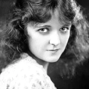  Jean Paige