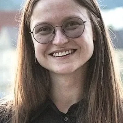  Alina Gorlova