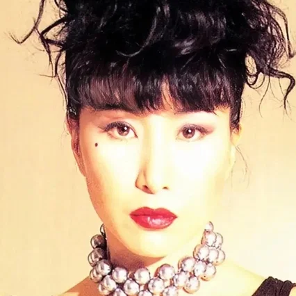  Julie Lee Wa-Yuet
