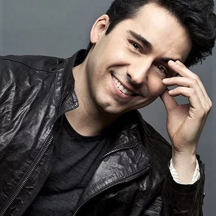  John Lloyd Young