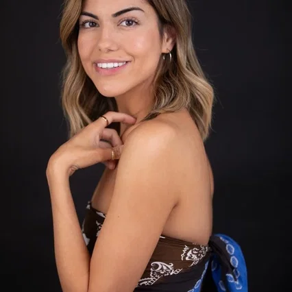  Veronica Long