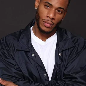 Photo star :  Courtney Burrell