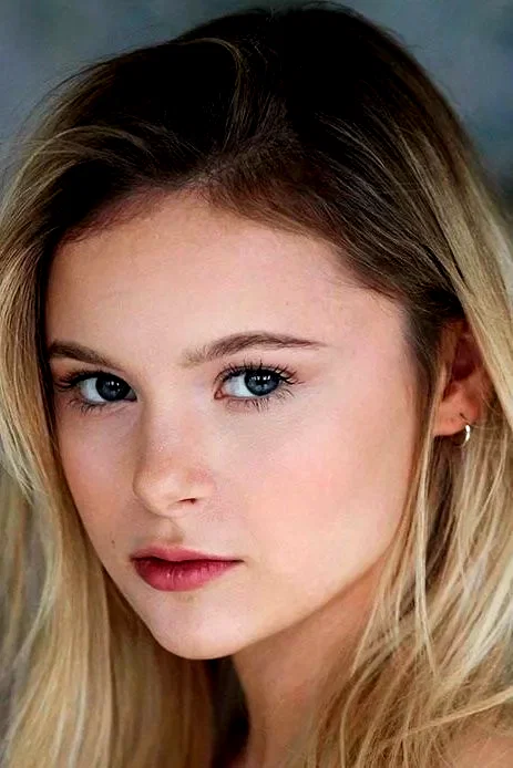  Mia Jenkins