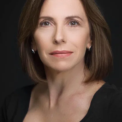  Claudia Lobo