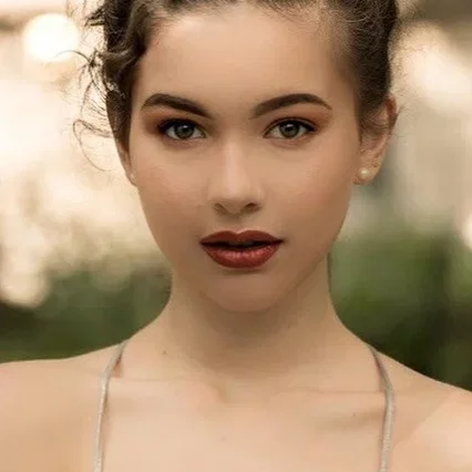  Carla Adell