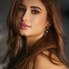 Photo star :  Rasha Thadani