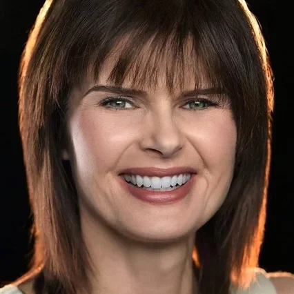  Carrie Genzel