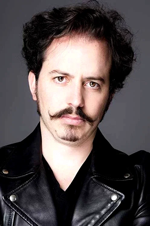 Isaac Ezban