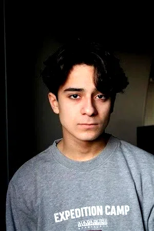  Eythan Solomon