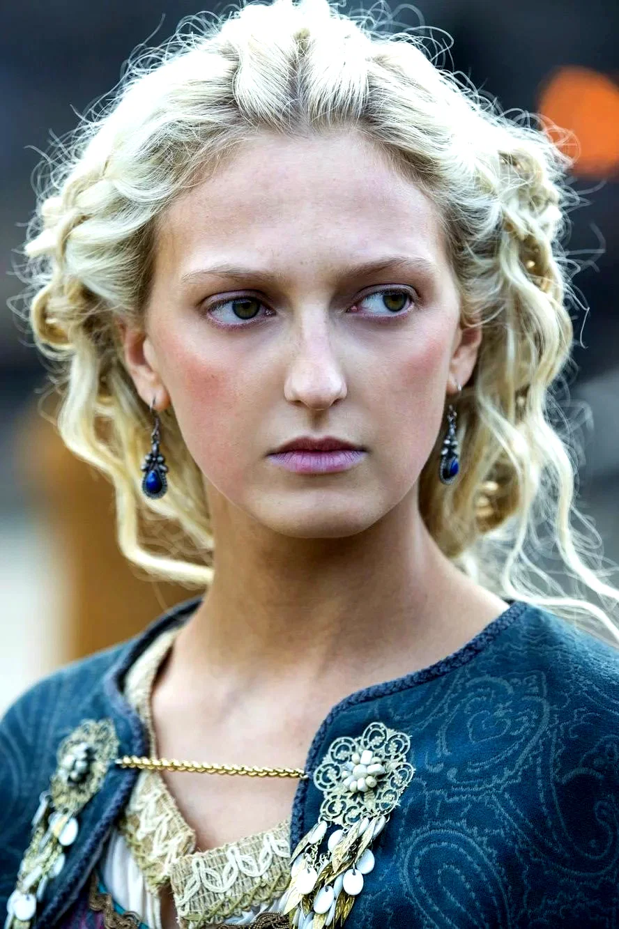  Georgia Hirst