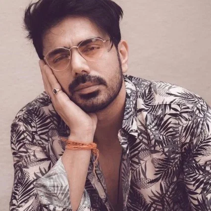  Vikram Sharma
