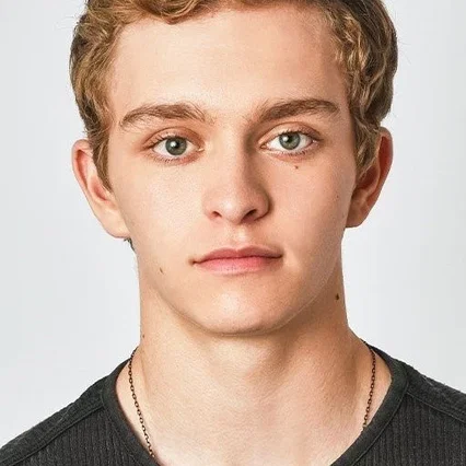  Gavin Lewis