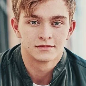  Gavin Lewis