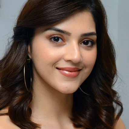  Mehreen Pirzada