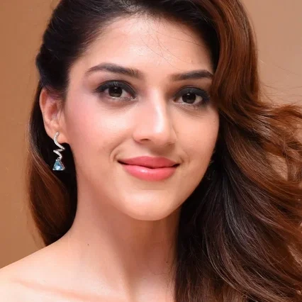  Mehreen Pirzada