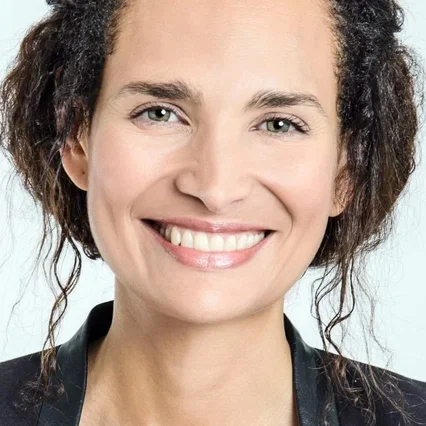  Frédérique Bedos