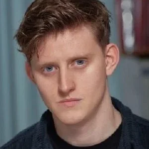  Lorn Macdonald