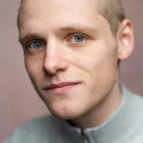 Photo star :  Lewis Gribben