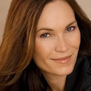 Lisa Stothard
