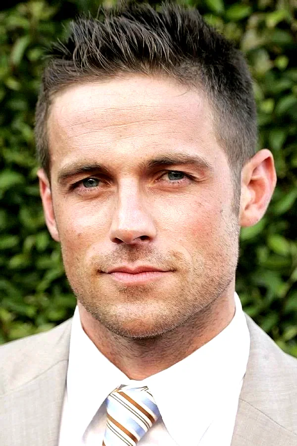  Dylan Bruce