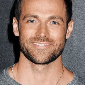 Photo star :  Dylan Bruce
