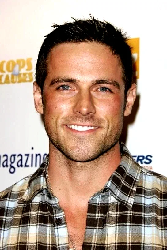  Dylan Bruce