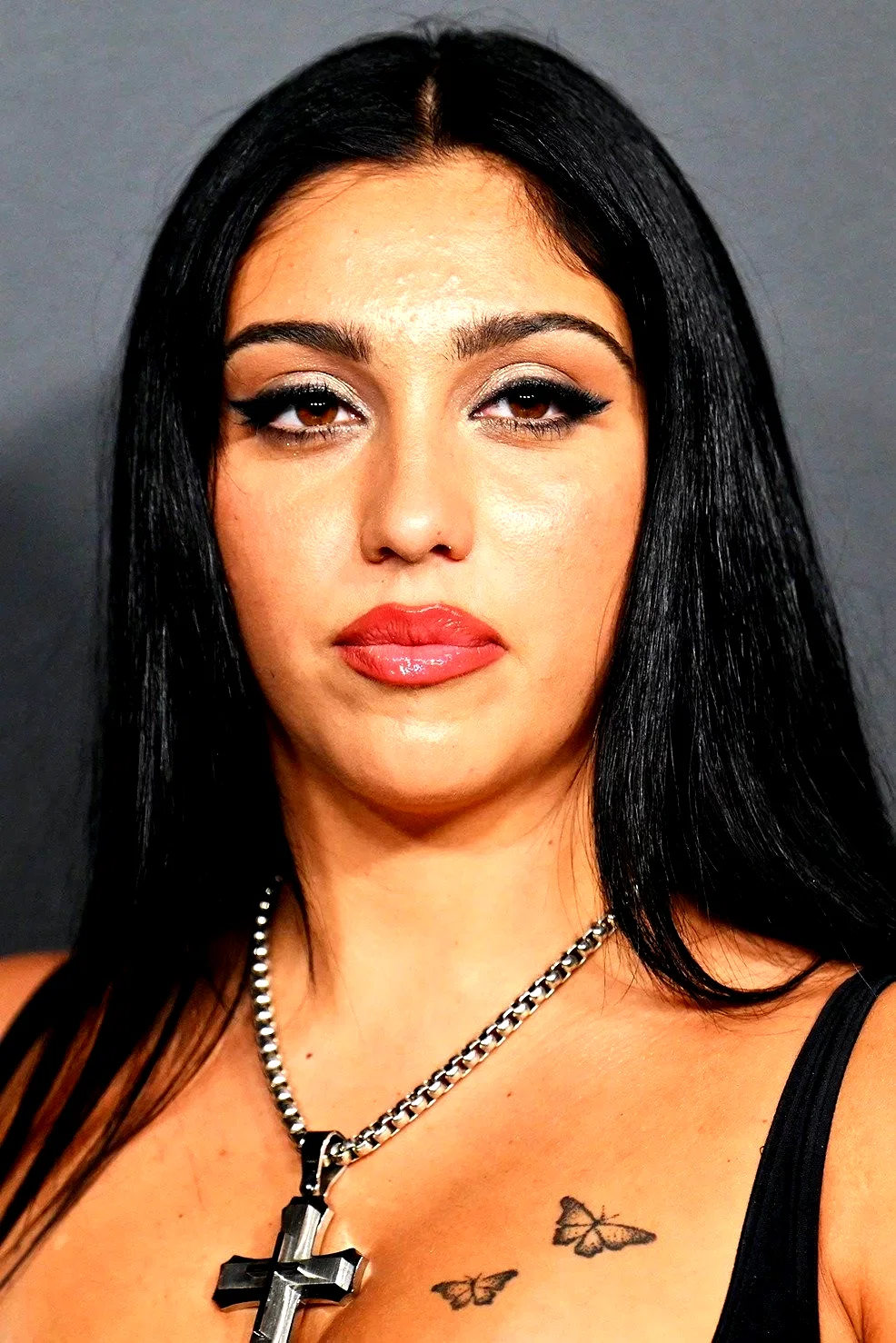  Lourdes Leon