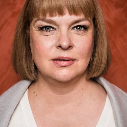  Elina Knihtilä