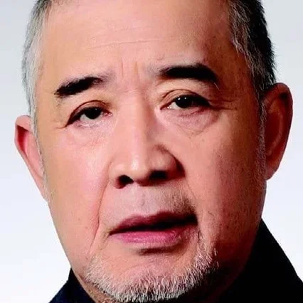  Kim Hira