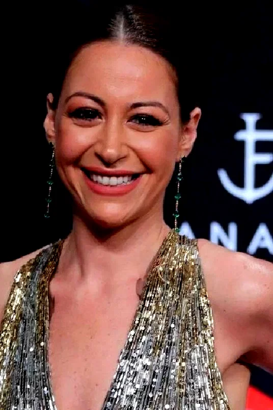  Menna Shalabi