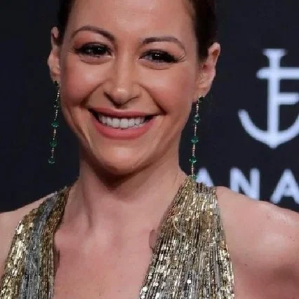  Menna Shalabi