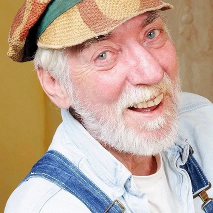  Lowell Landes