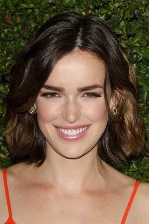  Elizabeth Henstridge photo