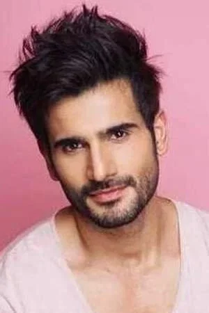  Karan Tacker photo