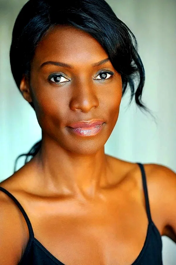  Rayna Campbell